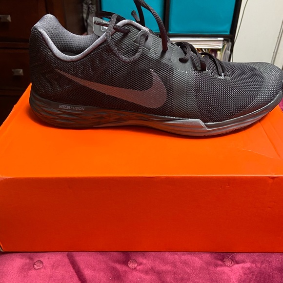 Nike shoes best offer - Picture 2 of 4
